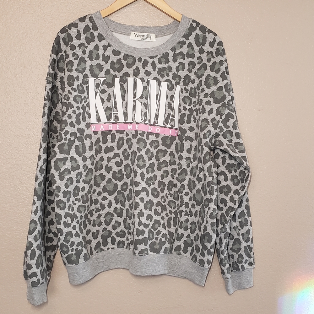 Wound Up Juniors Graphic Sweatshirt XL (15-17)
